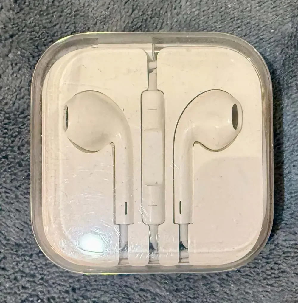 Apple EarPods with Lightning Connector